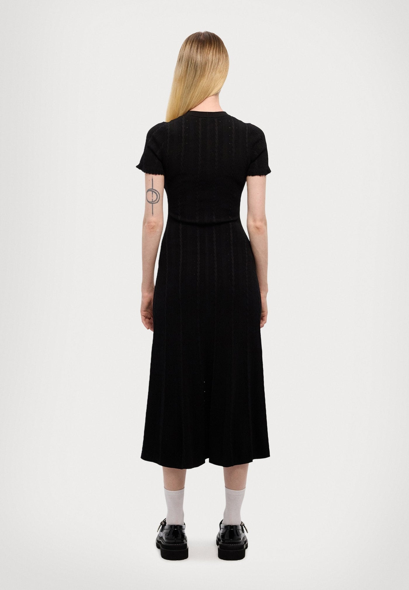 Sukienka Eline - Miękka i Ponadczasowa