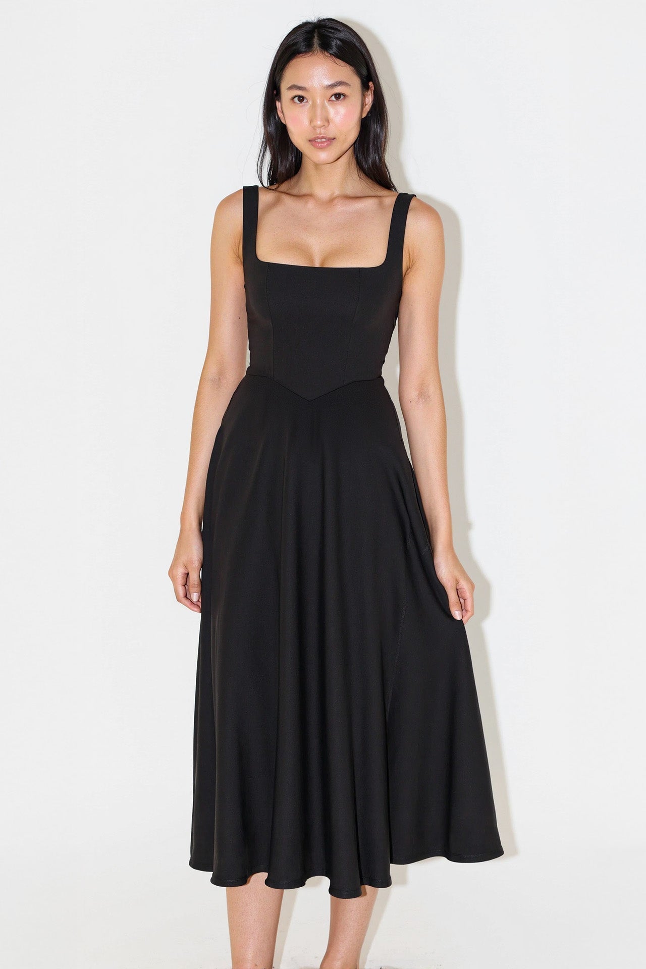 Sukienka Nova - Nowoczesna i Elegancka