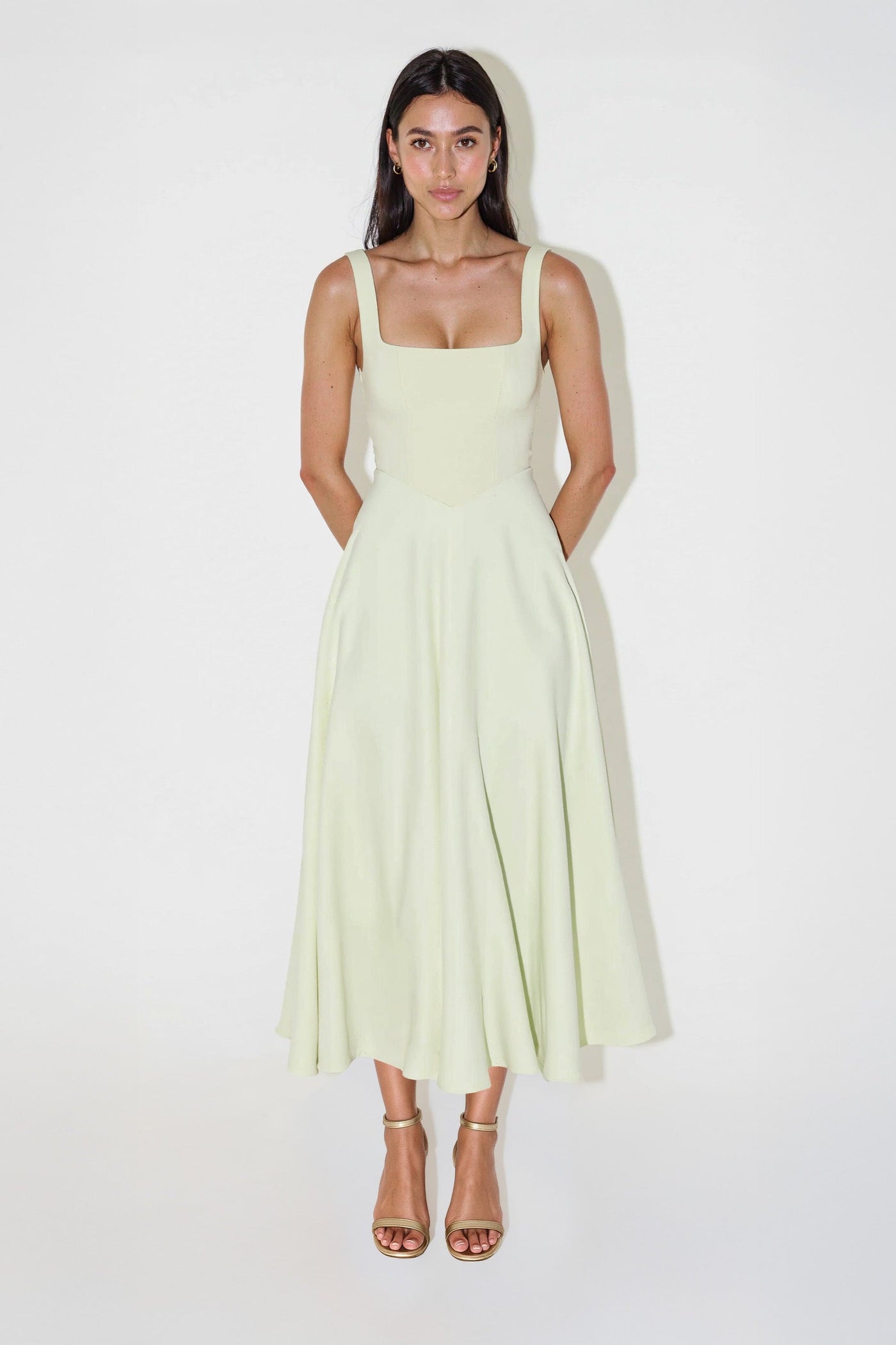 Sukienka Nova - Nowoczesna i Elegancka