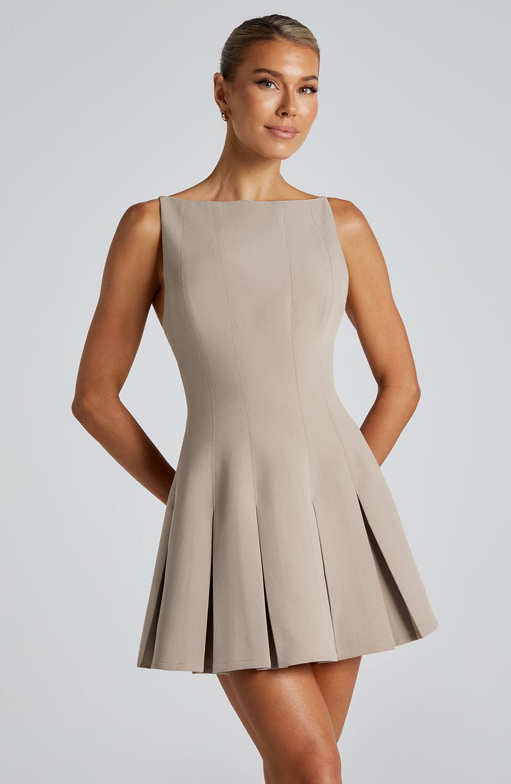 Sukienka Flora - Elegancka i Nowoczesna